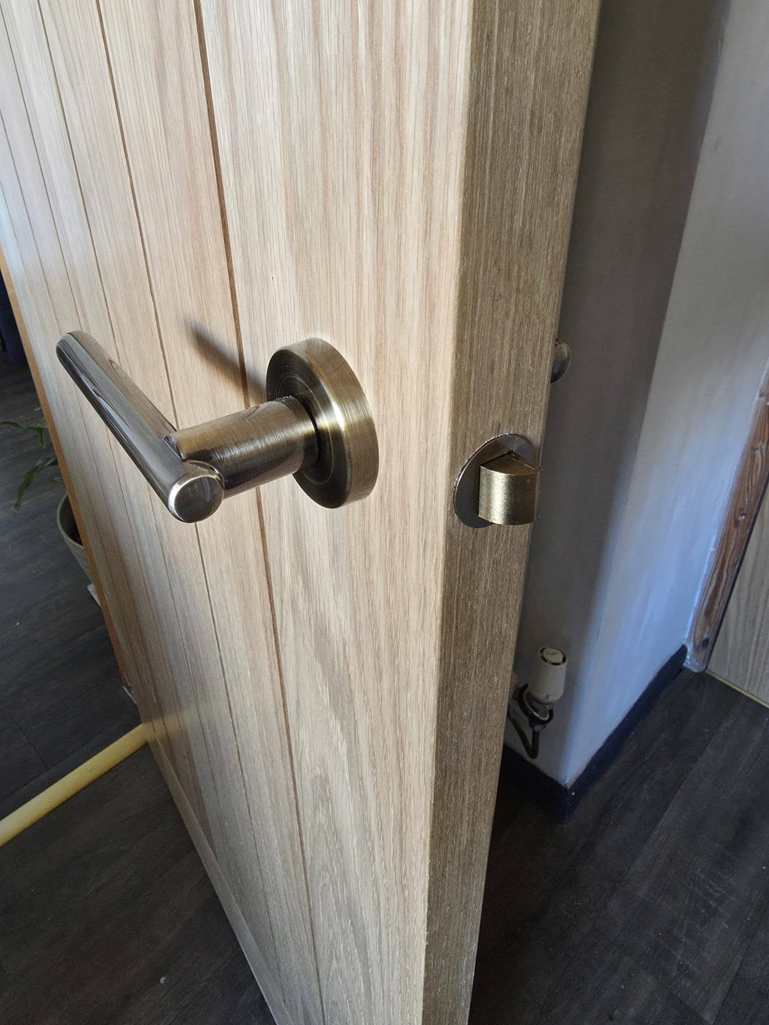 Oak internal doors, finishing joinery and staircase transformation completed by Elite, view 3