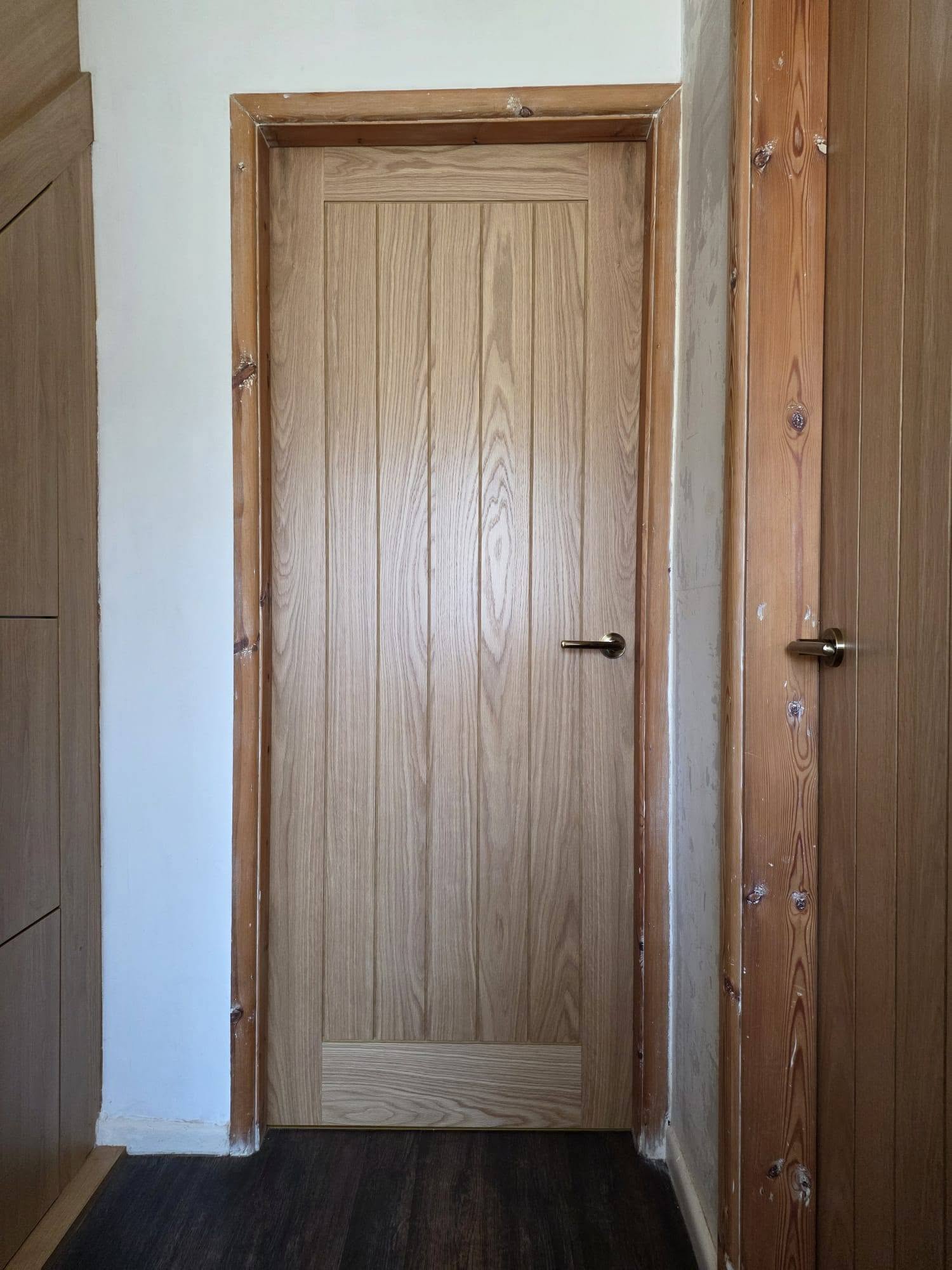 Oak internal doors, finishing joinery and staircase transformation completed by Elite, view 4